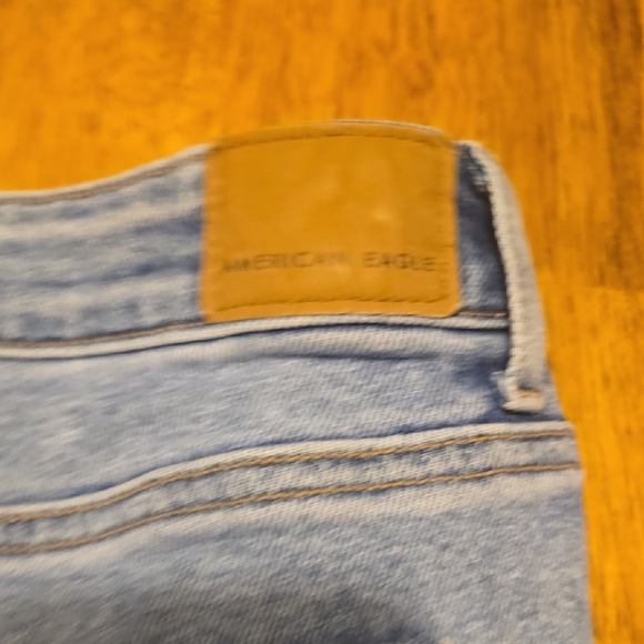 American Eagle Outfitters Light Blue Distressed Jeans - Picture 3 of 6